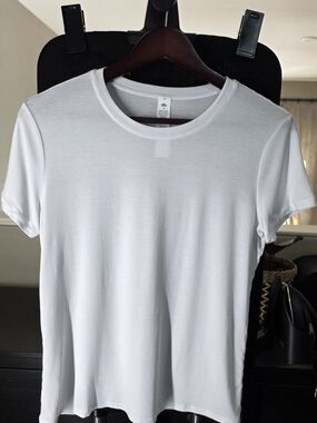 ALO Yoga Women's Short Sleeve Tee - White